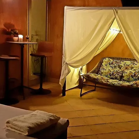 Couette-café Exklusives Penthaus Am Mit Privatem Jacuzzi